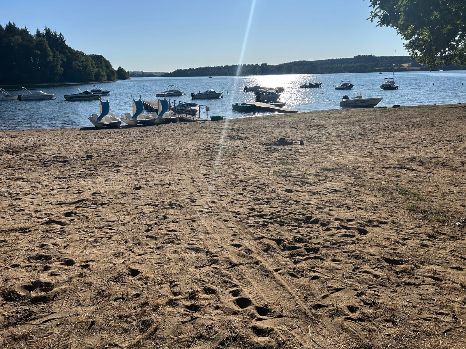 Plage du lac de Pareloup